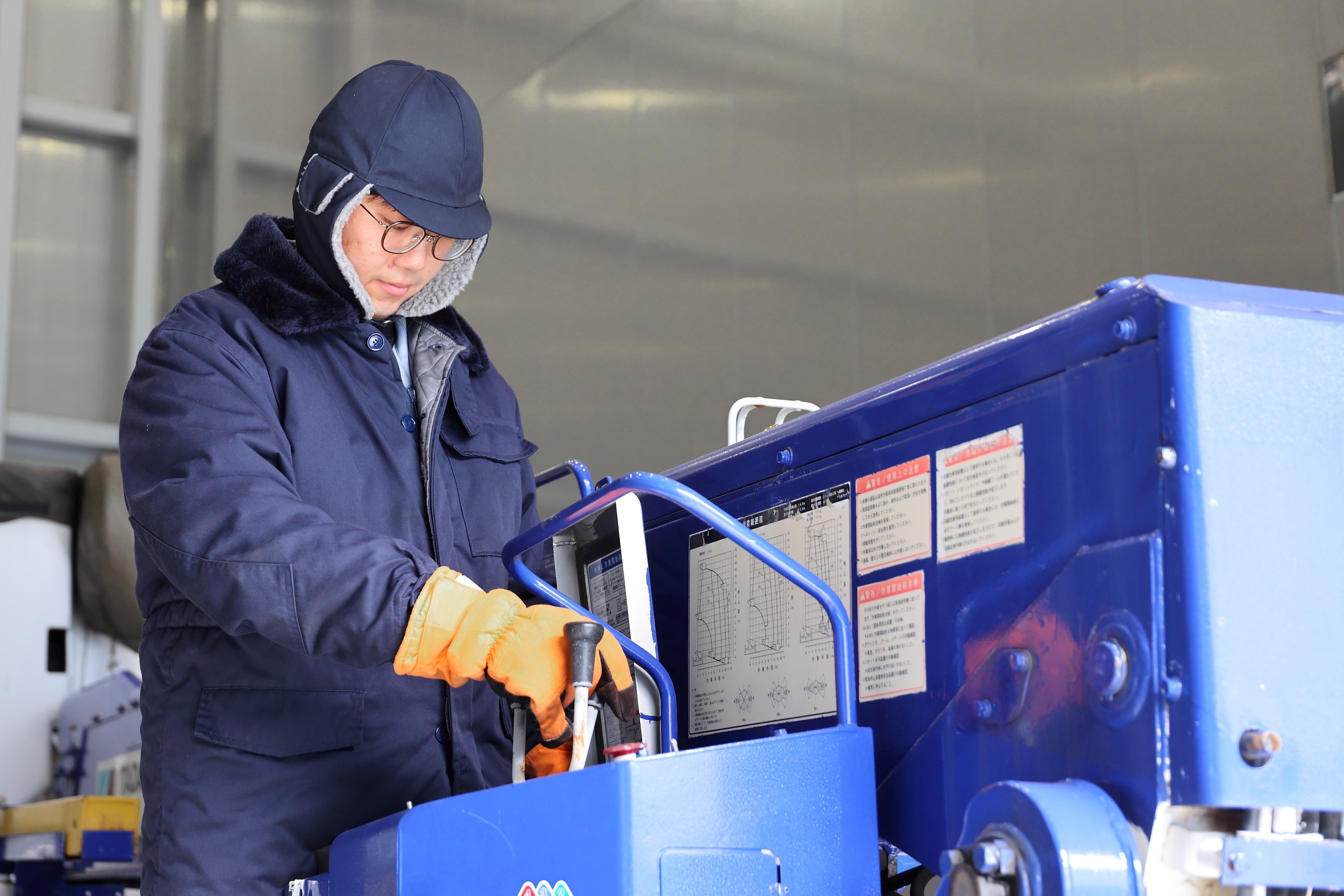 小型クレーン、車両積載車、高所作業車など、新製品の開発試験を担当しています。